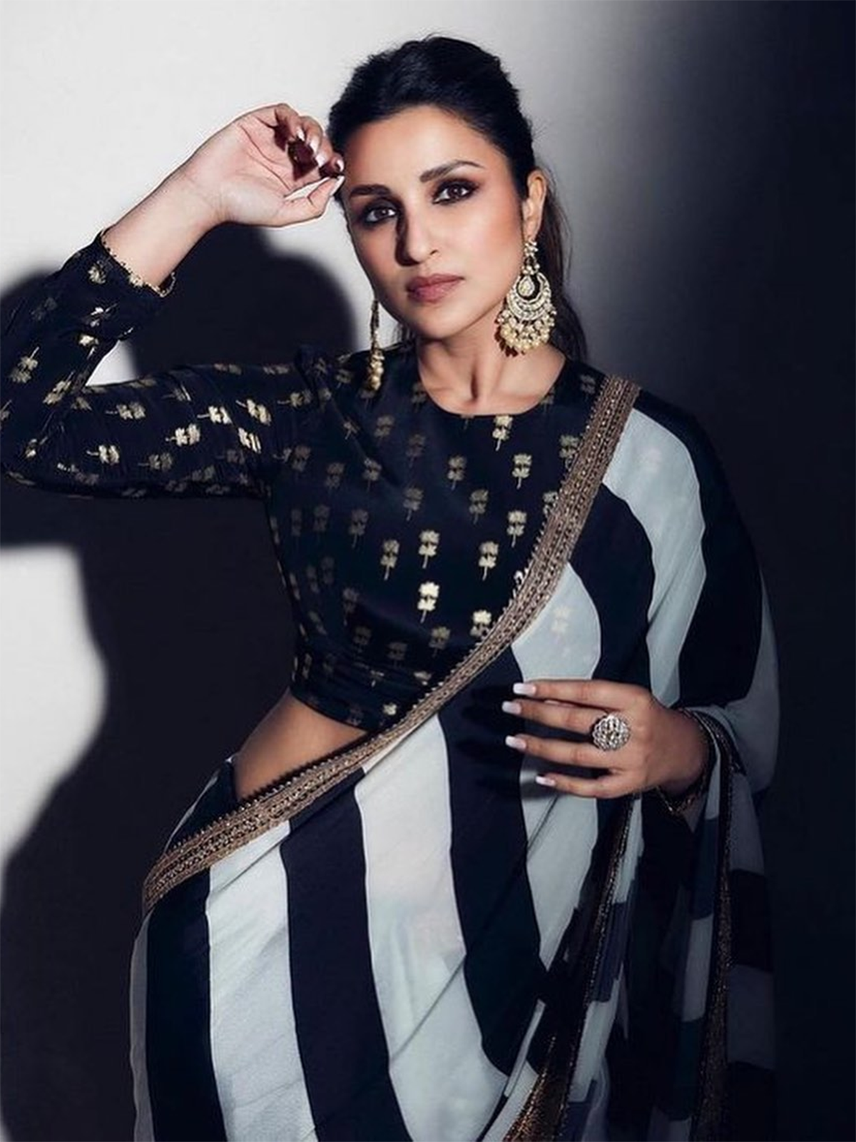 Parineeti Inspired Black & White Striped Printed Georgette Saree-1  Celebrity Drapes